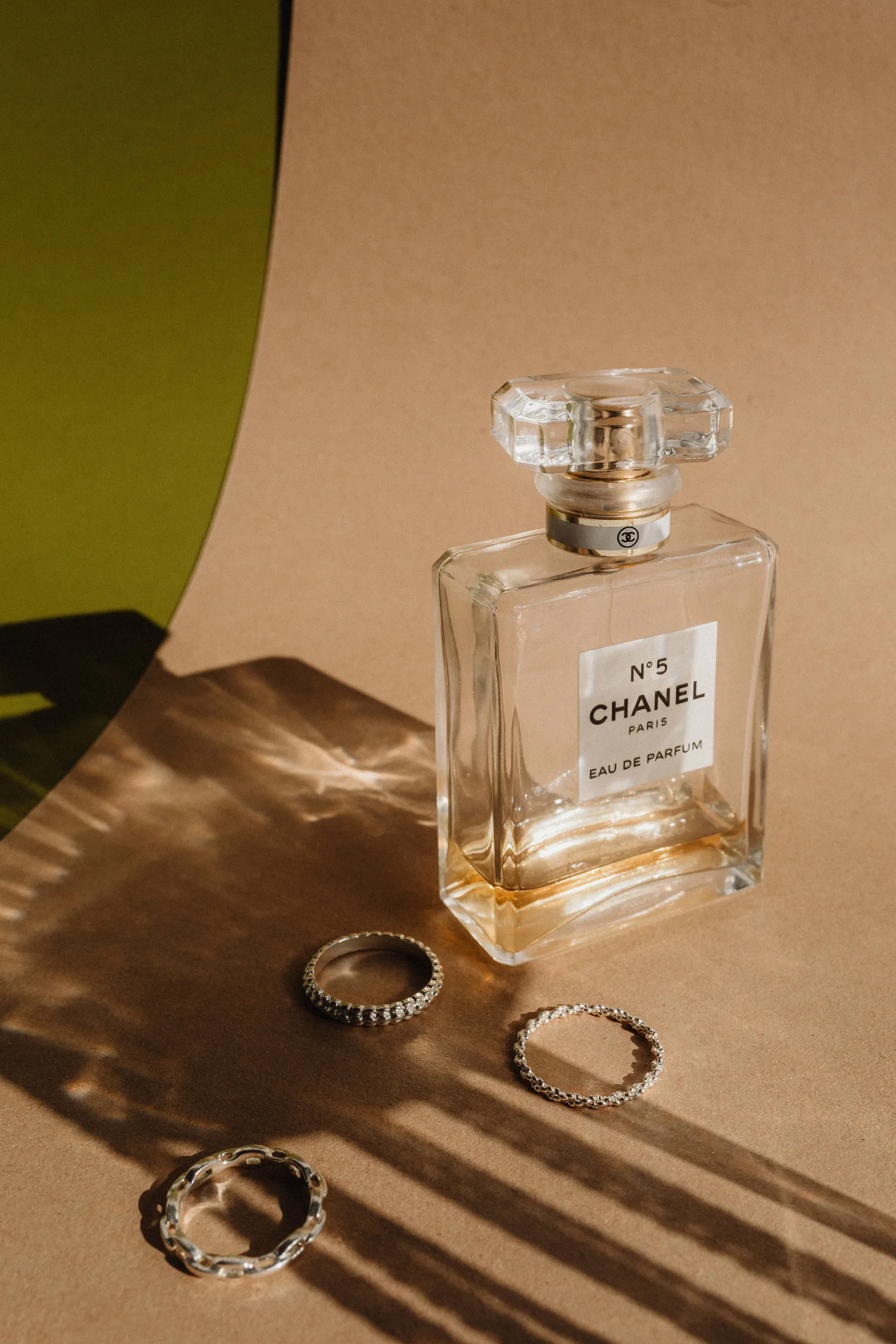 Perfume y joyas